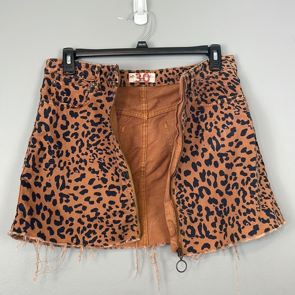 Free People. We The Free Zip It Up Leopard Print Denim Mini Skirt. Size 30 - Picture 6 of 14